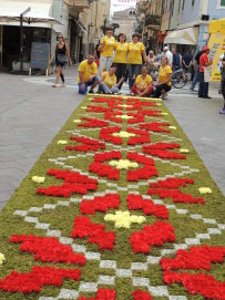 Anykštėnų floristinis kilimas papuošė Pietra Ligure miestą Italijoje 