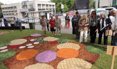 Anykščiai kviečia dalyvauti dešimtajame floristinių kilimų konkurse