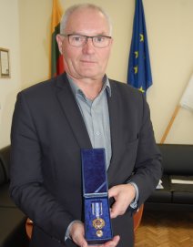 UAB „Anykščių šiluma“ direktoriui Virgilijui Vaičiuliui įteiktas Lietuvos energetiko garbės ženklas